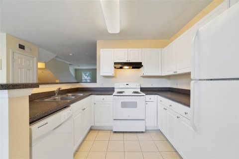 Townhouse in Celebration, Florida 3 bedrooms, 152.36 sq.m. № 2351932 - photo 14