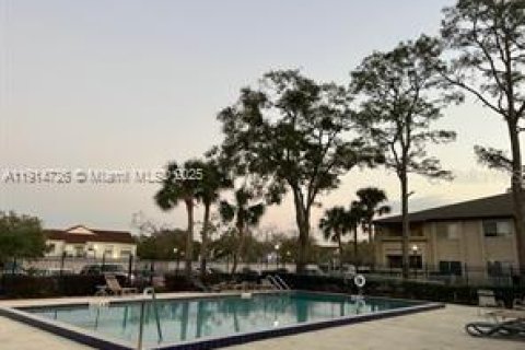 Кондоминиум с 2 спальнями в Санрайз, Флорида № 1970390