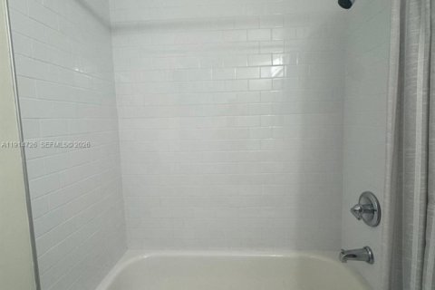 Купить кондоминиум в Санрайз, Флорида 2 спальни, 78.97м2, № 1970390 - фото 8