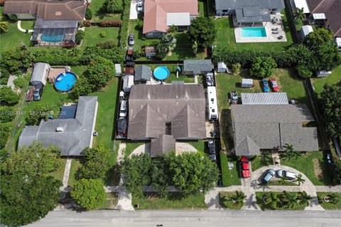 House in Homestead, Florida 5 bedrooms, 264.03 sq.m. № 2247781 - photo 5