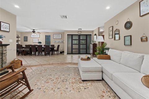 House in Homestead, Florida 5 bedrooms, 264.03 sq.m. № 2247781 - photo 10