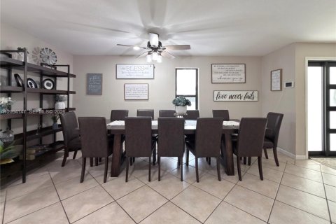House in Homestead, Florida 5 bedrooms, 264.03 sq.m. № 2247781 - photo 13