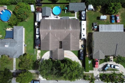 House in Homestead, Florida 5 bedrooms, 264.03 sq.m. № 2247781 - photo 3