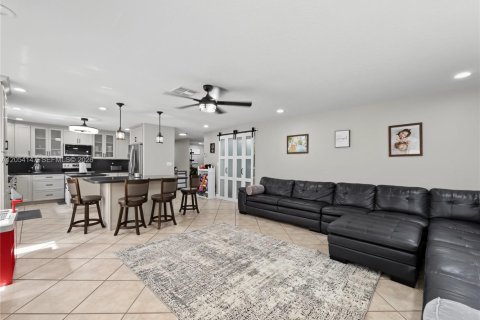 House in Homestead, Florida 5 bedrooms, 264.03 sq.m. № 2247781 - photo 19