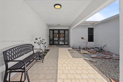 House in Homestead, Florida 5 bedrooms, 264.03 sq.m. № 2247781 - photo 8