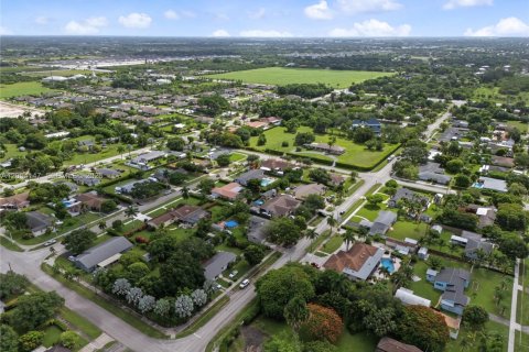 House in Homestead, Florida 5 bedrooms, 264.03 sq.m. № 2247781 - photo 7