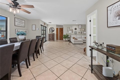House in Homestead, Florida 5 bedrooms, 264.03 sq.m. № 2247781 - photo 14