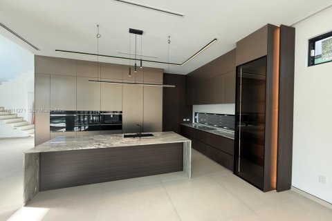 Villa ou maison à vendre à Miami, Floride: 5 chambres, 418.9 m2 № 2076681 - photo 6