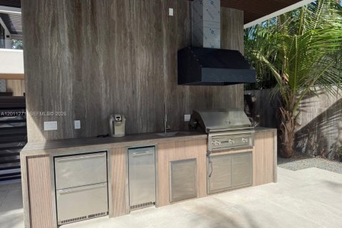 Villa ou maison à vendre à Miami, Floride: 5 chambres, 418.9 m2 № 2076681 - photo 16