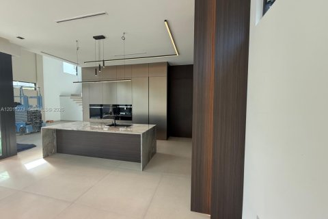Villa ou maison à vendre à Miami, Floride: 5 chambres, 418.9 m2 № 2076681 - photo 8