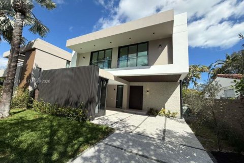 Villa ou maison à vendre à Miami, Floride: 5 chambres, 418.9 m2 № 2076681 - photo 2