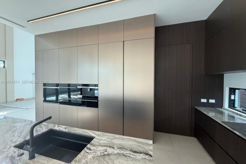 Villa ou maison à vendre à Miami, Floride: 5 chambres, 418.9 m2 № 2076681 - photo 7