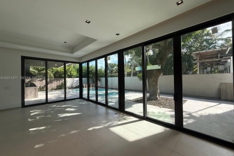Villa ou maison à vendre à Miami, Floride: 5 chambres, 418.9 m2 № 2076681 - photo 12