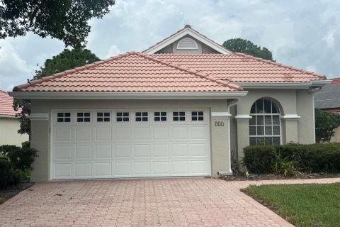 Casa en Port St. Lucie, Florida 2 dormitorios, 155.61 m2 № 2243343