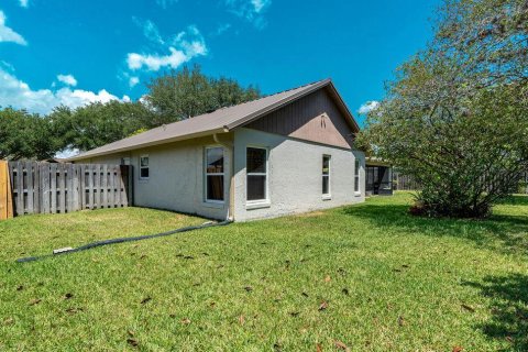 House in Melbourne, Florida 3 bedrooms, 170.29 sq.m. № 1170964 - photo 1