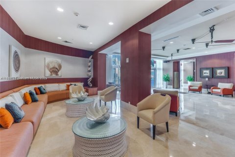 Condo in Hallandale Beach, Florida, 2 bedrooms  № 1945316 - photo 30