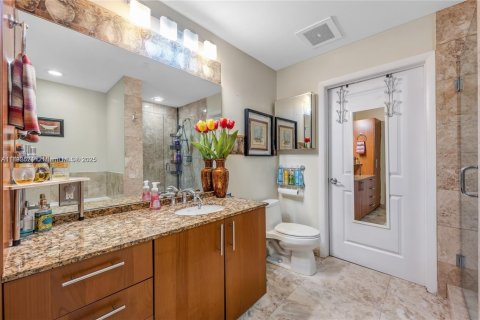 Condo in Hallandale Beach, Florida, 2 bedrooms  № 1945316 - photo 15