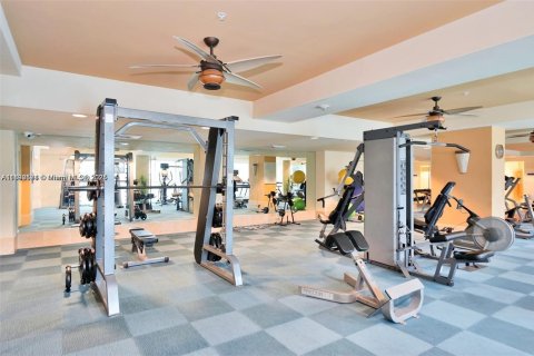 Condo in Hallandale Beach, Florida, 2 bedrooms  № 1945316 - photo 25
