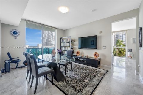 Condo in Hallandale Beach, Florida, 2 bedrooms  № 1945316 - photo 2