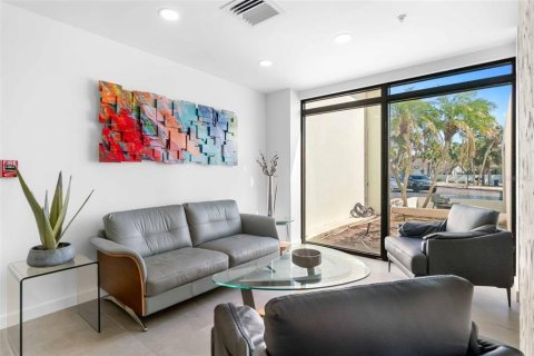 Condo in Sarasota, Florida, 2 bedrooms  № 2403247 - photo 21