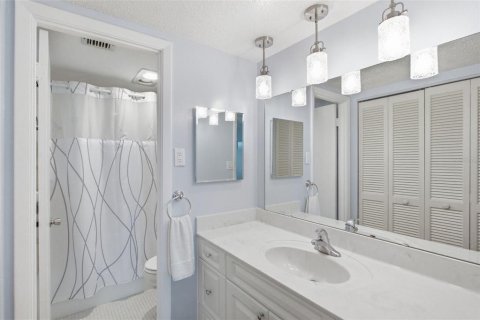 Condo in Sarasota, Florida, 2 bedrooms  № 2403247 - photo 5
