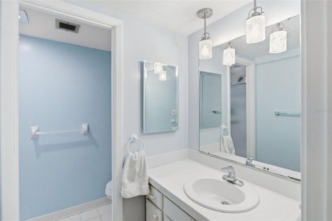 Condo in Sarasota, Florida, 2 bedrooms  № 2403247 - photo 8