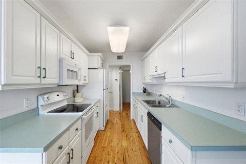 Condo in Sarasota, Florida, 2 bedrooms  № 2403247 - photo 29