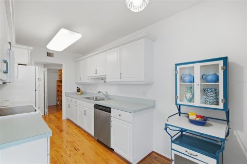 Condo in Sarasota, Florida, 2 bedrooms  № 2403247 - photo 28