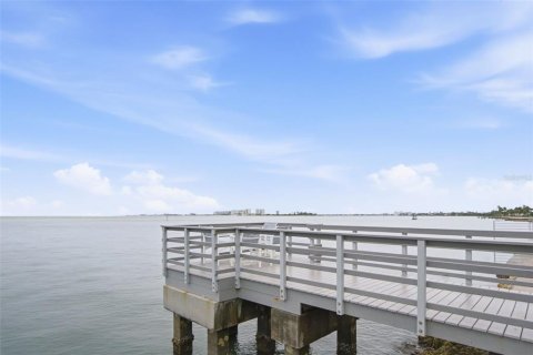 Condo in Sarasota, Florida, 2 bedrooms  № 2403247 - photo 13