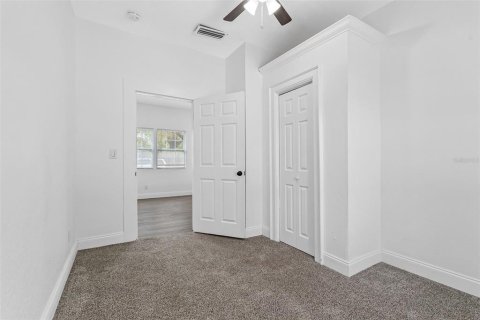 Immobilier commercial à vendre à Tampa, Floride: 4 chambres, 142.7 m2 № 2399495 - photo 11