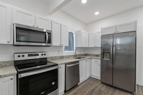 Immobilier commercial à vendre à Tampa, Floride: 4 chambres, 142.7 m2 № 2399495 - photo 5