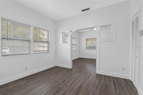 Immobilier commercial à vendre à Tampa, Floride: 4 chambres, 142.7 m2 № 2399495 - photo 13