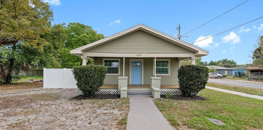 Immobilier commercial à Tampa, Floride 4 chambres, 142.7 m2 № 2399495