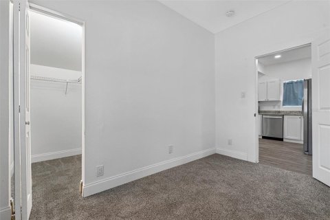 Immobilier commercial à vendre à Tampa, Floride: 4 chambres, 142.7 m2 № 2399495 - photo 9