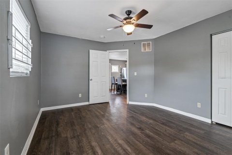 Immobilier commercial à vendre à Tampa, Floride: 4 chambres, 142.7 m2 № 2399495 - photo 27