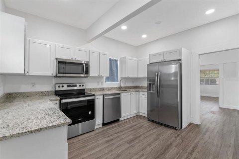 Immobilier commercial à vendre à Tampa, Floride: 4 chambres, 142.7 m2 № 2399495 - photo 6