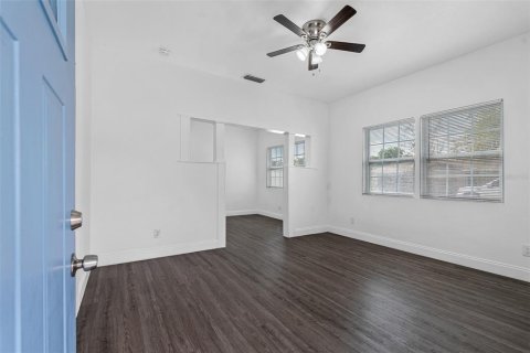 Immobilier commercial à vendre à Tampa, Floride: 4 chambres, 142.7 m2 № 2399495 - photo 18