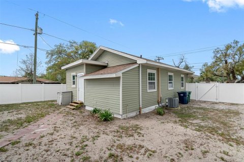 Immobilier commercial à vendre à Tampa, Floride: 4 chambres, 142.7 m2 № 2399495 - photo 20