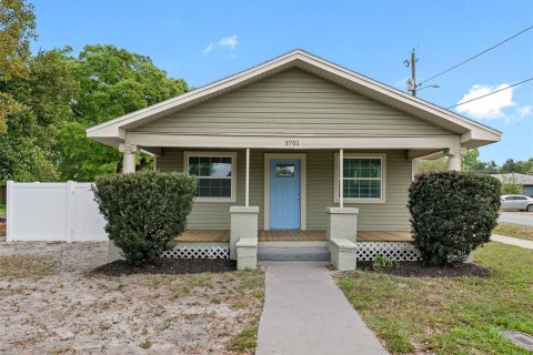 Immobilier commercial à vendre à Tampa, Floride: 4 chambres, 142.7 m2 № 2399495 - photo 2