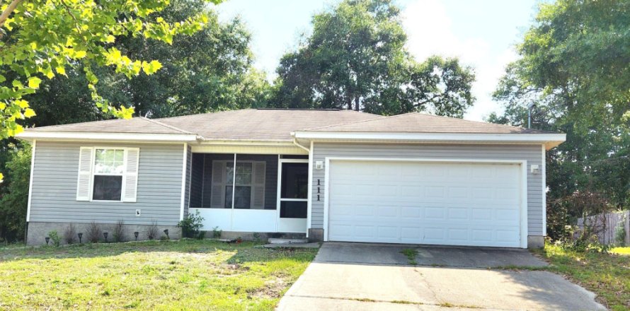 House in Crestview, Florida 3 bedrooms, 100.15 sq.m. № 589913