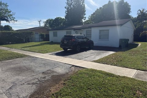 Casa en venta en Lauderhill, Florida, 3 dormitorios, 122.17 m2 № 1970354 - foto 2