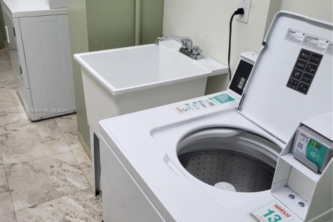 Copropriété à louer à Hallandale Beach, Floride: 2 chambres, 131.92 m2 № 1957426 - photo 22