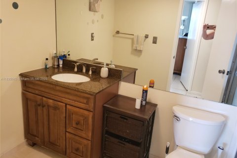 Copropriété à louer à Hallandale Beach, Floride: 2 chambres, 131.92 m2 № 1957426 - photo 12