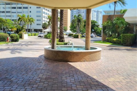 Copropriété à louer à Hallandale Beach, Floride: 2 chambres, 131.92 m2 № 1957426 - photo 20