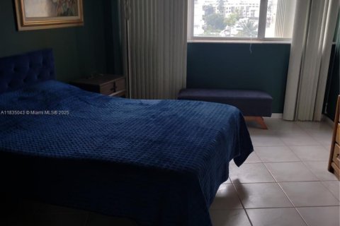 Copropriété à louer à Hallandale Beach, Floride: 2 chambres, 131.92 m2 № 1957426 - photo 8