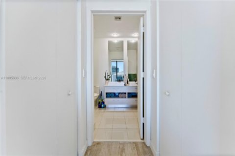 Condominio en venta en Miami, Florida, 1 dormitorio, 79.25 m2 № 2091217 - foto 12