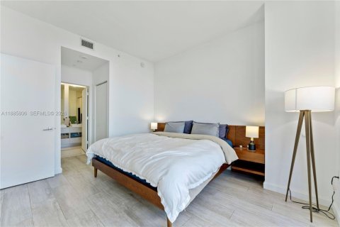 Condominio en venta en Miami, Florida, 1 dormitorio, 79.25 m2 № 2091217 - foto 11