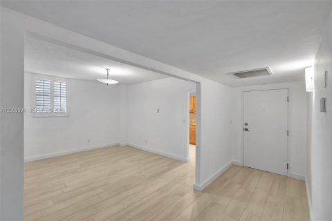 Copropriété à vendre à Coral Gables, Floride: 2 chambres, 140.28 m2 № 2370023 - photo 8