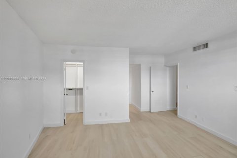 Copropriété à vendre à Coral Gables, Floride: 2 chambres, 140.28 m2 № 2370023 - photo 17