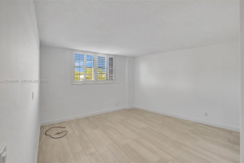 Copropriété à vendre à Coral Gables, Floride: 2 chambres, 140.28 m2 № 2370023 - photo 16